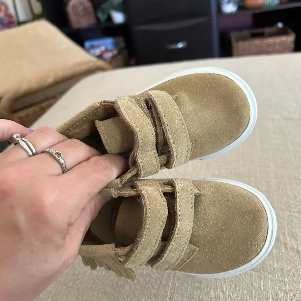 Baby gap size 7 Brown moccasin patch shoes